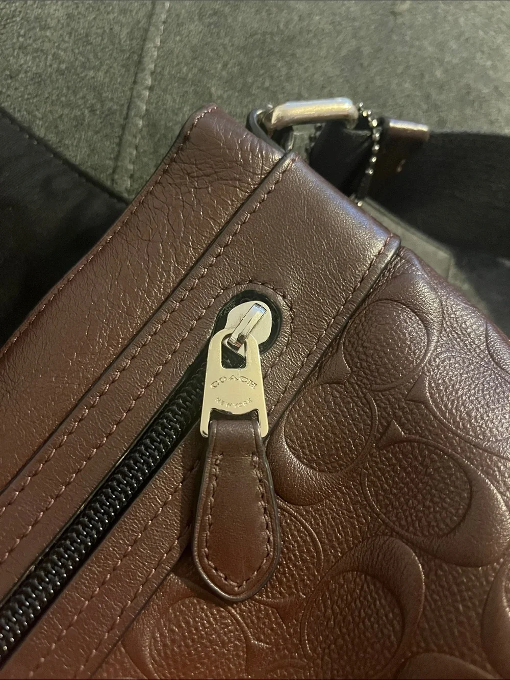 COACH BROWN LEATHER MESSENGER WITH BLACK STRAP F72229